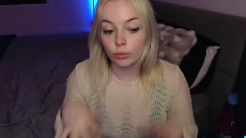 Snapshot of margot_robbie7 chatting on 07/08/26, 12:59 margot_robbie7 online show from 07/08/26, 12:59