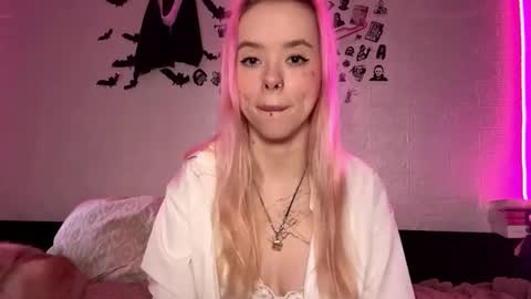 Snapshot of margueritatubman chatting on 12/16/25, 12:21 Sofia online show from 12/16/25, 12:21