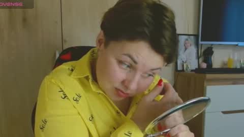 Mari online show from 10/13/25, 07:41