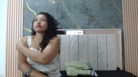Snapshot of mari_angeles_hard chatting on 09/15/25, 12:27 mari_angeles_hard online show from 09/15/25, 12:27