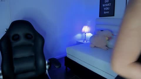 mari_salgado online show from 12/18/24, 11:34