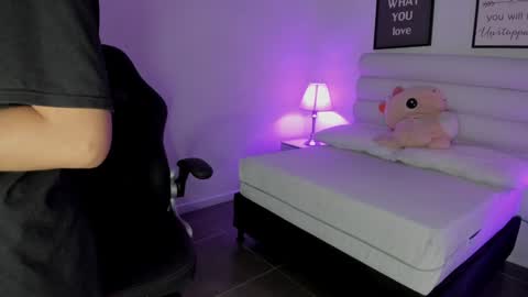 mari_salgado online show from 12/22/24, 11:11