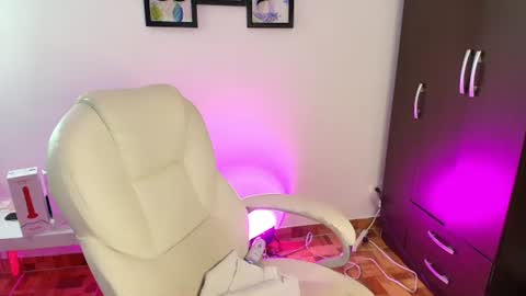 Snapshot of mariaan_m chatting on 07/23/26, 01:08 Leidy online show from 07/23/26, 01:08