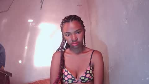 Snapshot of mariah586 chatting on 11/09/25, 02:43 Maria online show from 11/09/25, 02:43