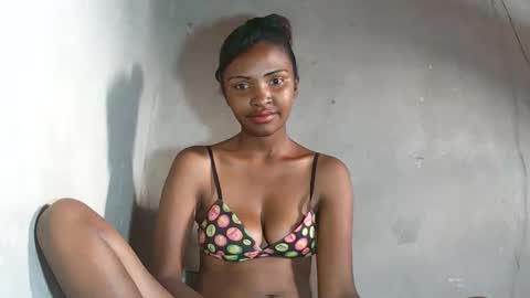 Snapshot of mariah586 chatting on 11/28/25, 04:37 Maria online show from 11/28/25, 04:37