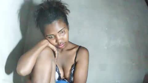 Snapshot of mariah586 chatting on 12/04/25, 11:24 Maria online show from 12/04/25, 11:24