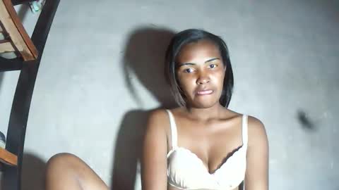 Snapshot of mariah586 chatting on 12/18/25, 02:17 Maria online show from 12/18/25, 02:17