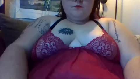 Snapshot of mariahensen chatting on 11/02/25, 03:31 mariahensen online show from 11/02/25, 03:31