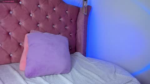 Snapshot of mariam__cute chatting on 12/18/24, 10:24   online show from 12/18/24, 10:24