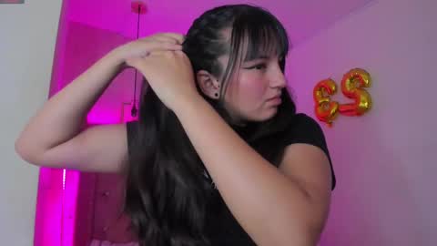 Snapshot of mariam__cute chatting on 03/12/25, 12:57   online show from 03/12/25, 12:57