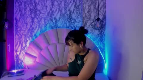 Snapshot of mariam__cute chatting on 10/25/25, 12:02   online show from 10/25/25, 12:02