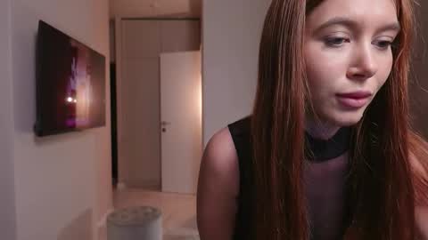 Snapshot of mariameella chatting on 11/27/25, 12:07 mariameella online show from 11/27/25, 12:07