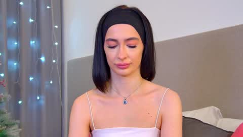 MariaMenson online show from 12/17/24, 10:00