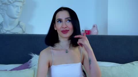MariaMenson online show from 01/31/25, 09:37