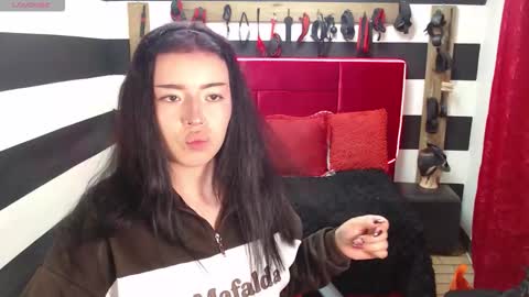 Snapshot of marian_ran_ chatting on 09/15/25, 02:55 Marian online show from 09/15/25, 02:55