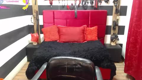 Snapshot of marian_ran_ chatting on 09/19/25, 02:35 Marian online show from 09/19/25, 02:35