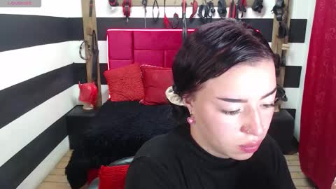 Snapshot of marian_ran_ chatting on 09/23/25, 04:04 Marian online show from 09/23/25, 04:04