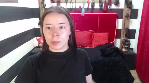 Snapshot of marian_ran_ chatting on 10/08/25, 02:31 Marian online show from 10/08/25, 02:31