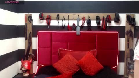 Snapshot of marian_ran_ chatting on 10/21/25, 05:08 Marian online show from 10/21/25, 05:08