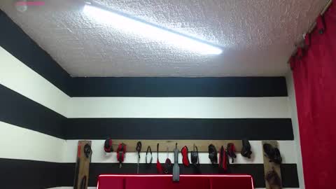 Snapshot of marian_ran_ chatting on 10/23/25, 03:17 Marian online show from 10/23/25, 03:17