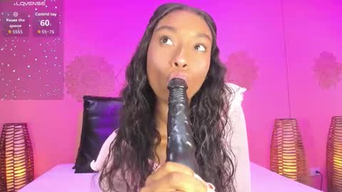 Snapshot of marian_reynolds chatting on 10/25/25, 12:02 Marian Reynolds online show from 10/25/25, 12:02