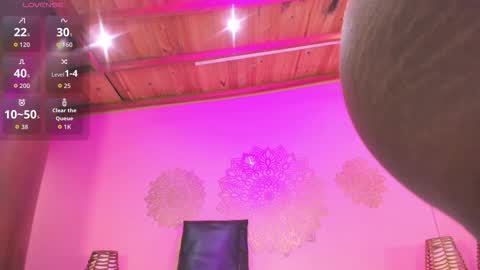 Snapshot of marian_reynolds chatting on 10/31/25, 12:06 Marian Reynolds online show from 10/31/25, 12:06