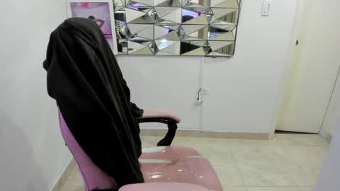 mariana01_m online show from 06/24/26, 12:04