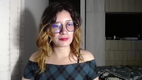 Snapshot of mariana124_ chatting on 12/20/24, 03:00 Mariana online show from 12/20/24, 03:00