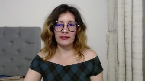 Snapshot of mariana124_ chatting on 12/23/24, 05:43 Mariana online show from 12/23/24, 05:43