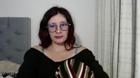 Snapshot of mariana124_ chatting on 01/04/25, 03:29 Mariana online show from 01/04/25, 03:29