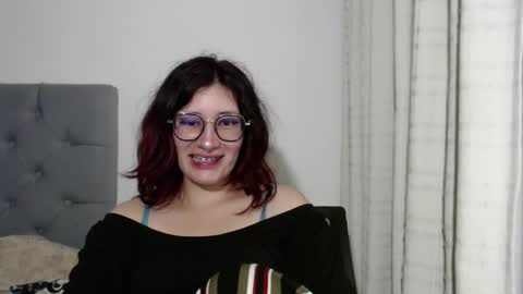 Snapshot of mariana124_ chatting on 01/04/25, 06:30 Mariana online show from 01/04/25, 06:30