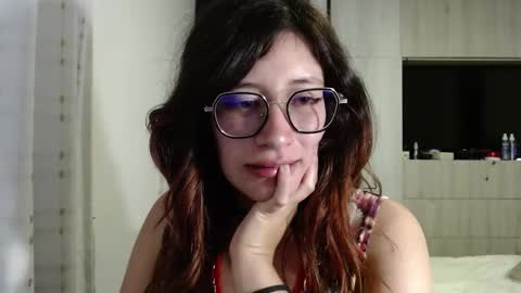 Snapshot of mariana124_ chatting on 03/11/25, 10:42 Mariana online show from 03/11/25, 10:42
