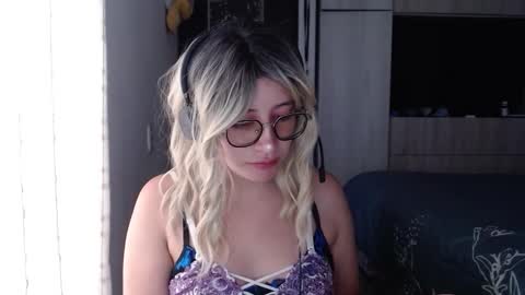 Snapshot of mariana124_ chatting on 09/16/25, 07:15 Mariana online show from 09/16/25, 07:15
