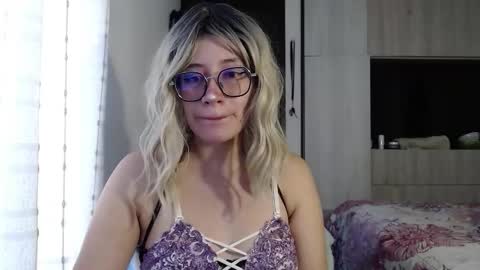 Mariana online show from 09/29/25, 06:02