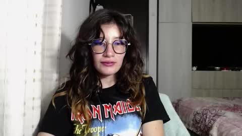 Mariana online show from 10/17/25, 01:09