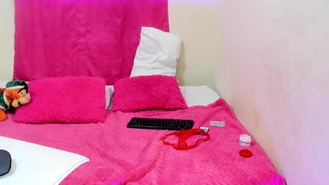 mariana_16_ online show from 02/12/25, 09:54