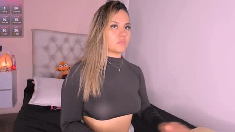 Snapshot of mariana__roe chatting on 12/27/24, 05:48 Mariana Roe online show from 12/27/24, 05:48