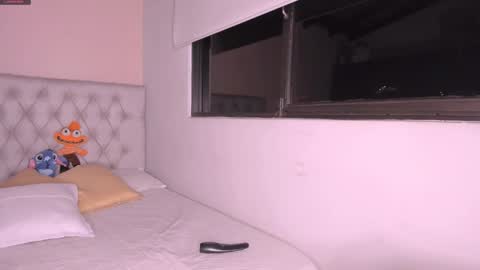 Snapshot of mariana__roe chatting on 01/17/25, 03:34 Mariana Roe online show from 01/17/25, 03:34