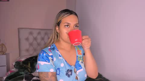 Snapshot of mariana__roe chatting on 01/17/25, 06:36 Mariana Roe online show from 01/17/25, 06:36