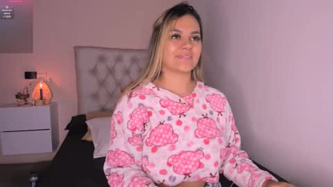 Snapshot of mariana__roe chatting on 02/22/25, 05:23 Mariana Roe online show from 02/22/25, 05:23