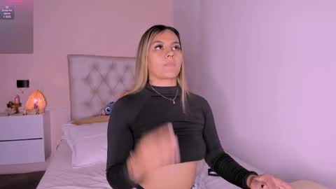 Snapshot of mariana__roe chatting on 02/28/25, 06:32 Mariana Roe online show from 02/28/25, 06:32