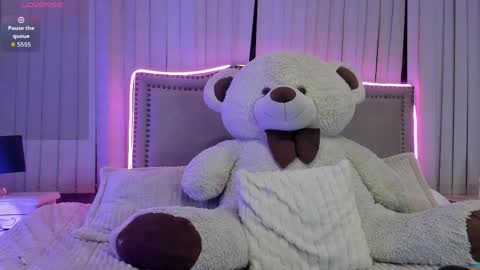 Snapshot of mariana__thompson chatting on 06/04/26, 03:12 mariana__thompson online show from 06/04/26, 03:12