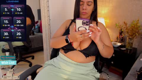 Snapshot of mariana_c chatting on 01/18/25, 02:44 Mar y online show from 01/18/25, 02:44