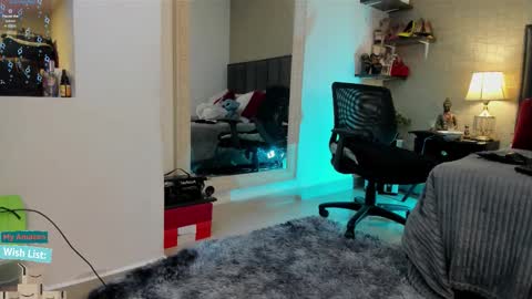 Snapshot of mariana_c chatting on 11/13/25, 02:27 Mar y online show from 11/13/25, 02:27