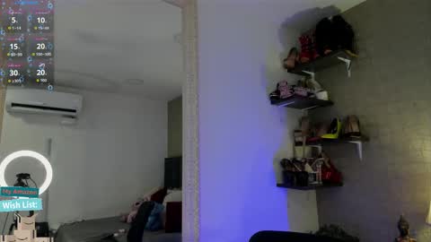 Snapshot of mariana_c chatting on 11/14/25, 03:22 Mar y online show from 11/14/25, 03:22