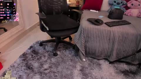 Snapshot of mariana_c chatting on 11/25/25, 03:01 Mar y online show from 11/25/25, 03:01