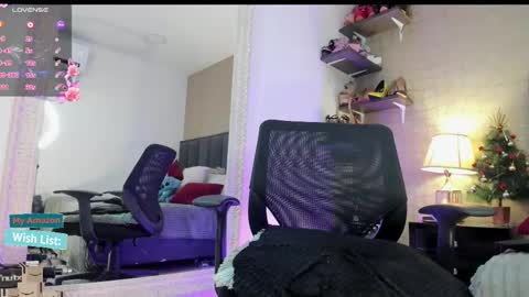 Snapshot of mariana_c chatting on 11/27/25, 02:41 Mar y online show from 11/27/25, 02:41