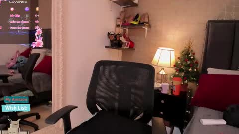 Snapshot of mariana_c chatting on 12/04/25, 03:21 Mar y online show from 12/04/25, 03:21