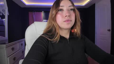 Snapshot of mariana_castro9 chatting on 10/31/25, 03:29 Mariana Castro online show from 10/31/25, 03:29