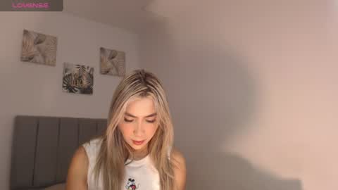Mariana online show from 06/12/26, 01:26